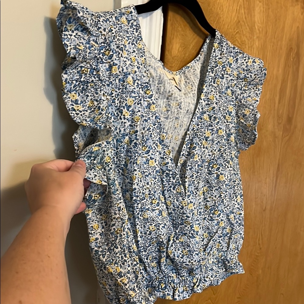 Universal Thread XL Ruffled Flutter Sleeve Blouse, blue & yellow floral - Picture 4 of 7